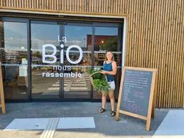 625-biocoop-trets-magasin-bio-entree-equipe.webp