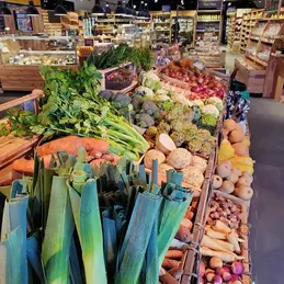 625-biocoop-trets-magasin-bio-fruit-legume-poireau-saison.webp